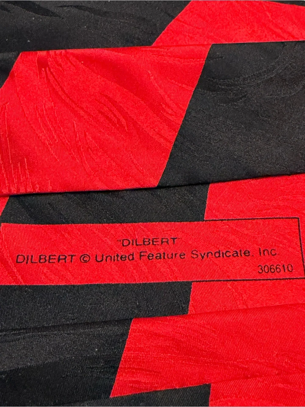 Dilbert & Dog Red Black Silk Novelty Tie United Feature Syndicate 4”